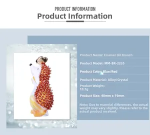 Détail de la broche hérisson en émail avec strass colorés et texture en alliage