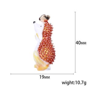 Broche hérisson en émail mignon en blanc et marron avec cœur doré et dimensions
