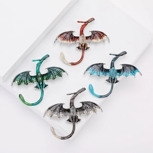 Broche Dragon Occidental Vintage pour Femmes Alliage Émail Épinglette Dragon Volant avec Strass Accessoire de Vêtement Fantaisie