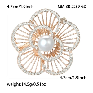 Eleganter Blumen-Perlen-Brosche mit funkelnden Strasssteinen in Roségold für Kleidung