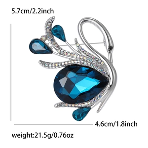 Dimensioni dettagliate della spilla a cigno da 5,7cm con cristallo blu e perle