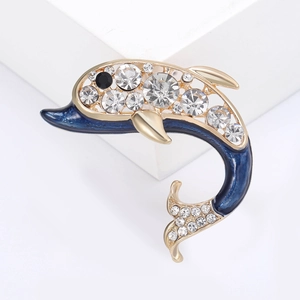 Broche dauphin élégante en alliage doré avec émail bleu et strass brillants pour costumes