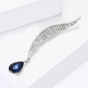Élégante broche plume en argent avec cristaux blancs et pierre précieuse goutte bleue
