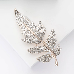Élégante broche en forme de feuille dorée pour femme ornée de cristaux scintillants