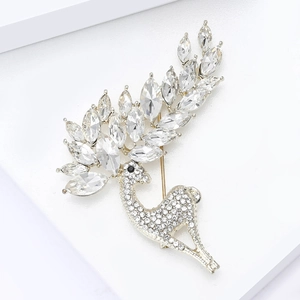Sparkling deer brooch with marquise crystals and pavé diamonds for women's elegant fashion