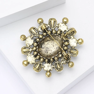 Detailed back view of vintage alloy pearl brooch showing the secure pin closure mechanism