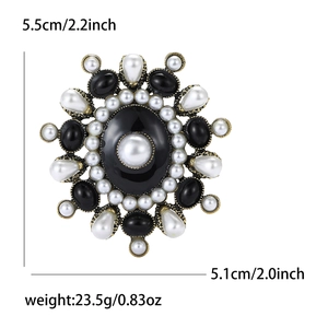 Vintage gold sunflower brooch with black stone and pearls, measuring 5.5cm x 5.1cm