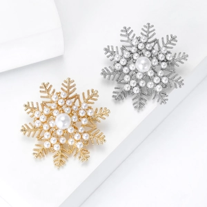 Elegant Snowflake Artificial Pearl Brooch Pin Alloy Rhinestone Christmas Winter Jewelry For Women Sweater Shirt Collar Accessory