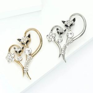Sparkling cat couple brooch with rhinestones and large round stone in gold and silver