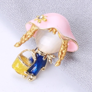 Broche fille de dessin animé japonais avec émail et pierre d'œil de chat élégante