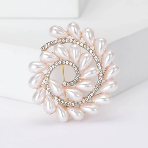 Elegante broche de espiral dorado con perlas brillantes y diamantes de imitación para mujer