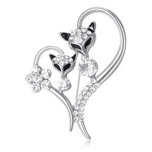 Sparkling fox heart brooch with silver plating and clear crystals for women