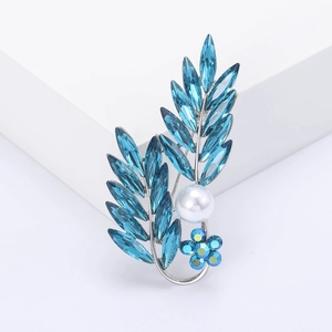 Élégante broche en forme de blé argenté avec cristaux bleus et perle blanche
