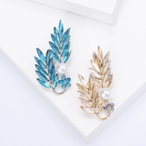 Élégante Broche Feuille Alliage Cristal Strass Avec Künstliche Perle d'Imitation Floral Épingle de Poitrine pour Femmes Mariage Fête Accessoires