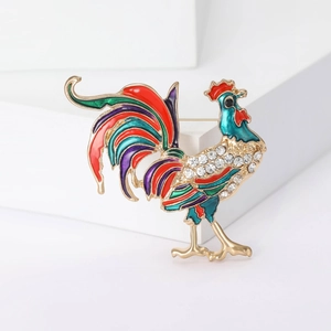Squisita spilla a gallo con smalto colorato e brillanti strass per abiti eleganti