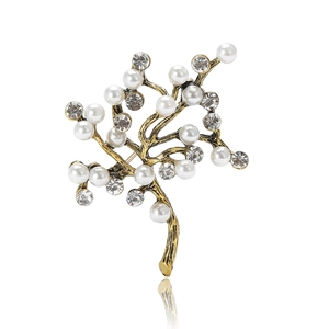 Broche élégante en branche dorée avec perles et cristaux pour robes et costumes