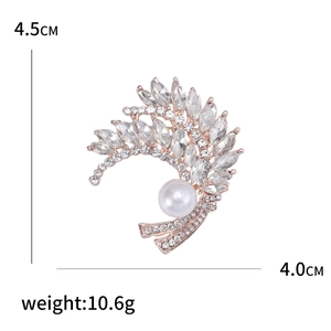 Elegante Weizenähren Brosche mit glitzernden Kristallen und weißer Perle auf Roségold