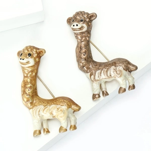Set di spille in smalto a forma di alpaca marrone e bianco per gioielli animali