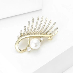 Elegant Copper Zircon Artificial Pearl Brooch Pin Irregular Geometric Leaf Feather Design For Women Wedding Banquet Jewelry