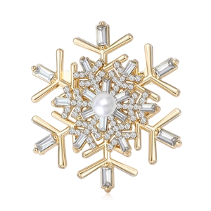 Snowflake Brooch Alloy Zirconia Imitation Artificial Pearl Pin Elegant Christmas Festive Jewelry Accessories For Women Wedding Party