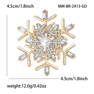 Elegant snowflake brooch with pearls and crystals in gold finish for women's scarves