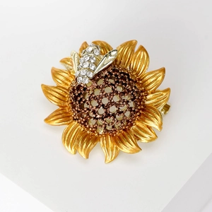 Fashionable alloy enamel sunflower and bee brooch with zircon inlays on golden petals
