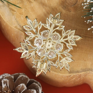 Exquisite snowflake brooch with sparkling zircons and a dual-purpose pendant function