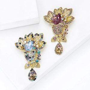 Exquisite gold-plated floral brooch pendant with crystal inlay and teardrop stones