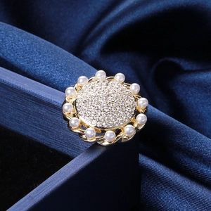 Vintage Round Copper Zirconia Sunflower Brooch Pin With Artificial Pearl Inlaid For Women Elegant Fashion Jewelry Wedding Banquet Accessory