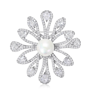Vintage Palace Style Copper Micro Inlaid Zirconia Flower Brooch Elegant Freshwater Pearl Floral Suit Corsage Women Jewelry