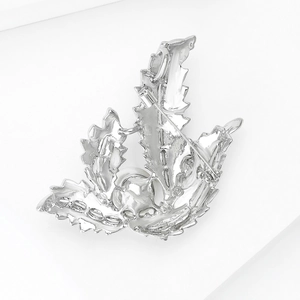 Élégante broche feuille argentée avec cristaux tchèques et perles pour accessoires de mode