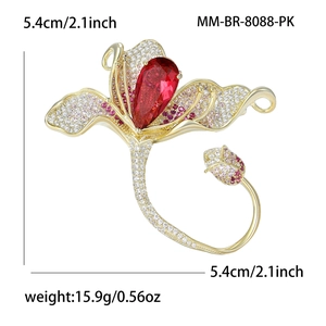 Broche fleur de magnolia élégante avec cristal goutte rouge et zircons brillants