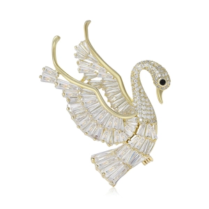 Elegant Swan Brooch For Women Real Gold Plated Copper Cubic Zirconia Micro Pave Animal Lapel Pin Brooch For Wedding Party