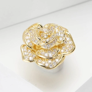 Elegant gold plated rose ring with shimmering white cubic zirconia crystals