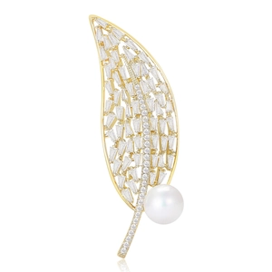 Élégante Broche en Forme de Feuille avec Zircon et Künstliche Perle Décoration Or Argent Plaquée Cuivre Broche Femme Accessoires Mode