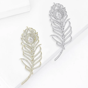 Broches élégantes en forme de plumes dorées et argentées avec pierres en zircon