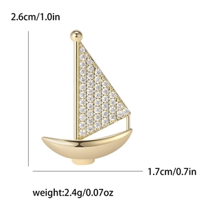 Broche voilier dorée avec cristaux de zircone et dimensions détaillées affichées