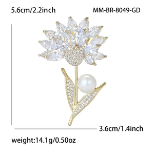 Eleganter Gold-Blumen-Brosche mit Zirkonia und Perle, Größe 5,6 cm mal 3,6 cm