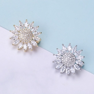 Micro Inlaid Zirconia Sunflower Brooch Copper Daisy Pin Elegant Fashion Anti-exposure Small Lapel Pin For Women Jewelry
