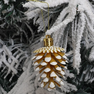 Adorno de piña dorada para árbol de Navidad con detalles realistas de nieve blanca