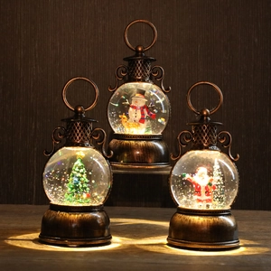 Trois lanternes de Noël vintage avec Père Noël et bonhomme de neige en fini bronze