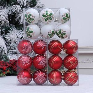 Set de bolas de Navidad pintadas en cajas de regalo para decoración de árbol festivo