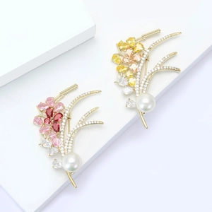 Elegant wheat-shaped brooch with pear-cut colored zircon, large pearl and gold finish