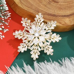 Élégante Broche Flocon de Neige pour Femmes Cuivre Micro Incrusté de Zirconia Bijoux de Mode Électroplaqués Cadeau de Noël
