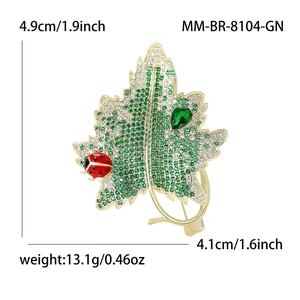 Leaf brooch with green zircon and ladybug detail for fashion suits and outerwear
