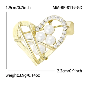 Spilla cuore dorata elegante con perle e zirconi, larghezza 2,2cm, design leggero 3,9g