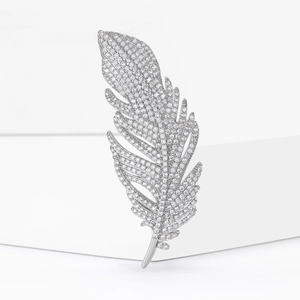 Broche élégante en forme de plume avec oxydes de zirconium blancs pour revers de costume