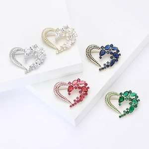 Elegante Spilla a Cuore in Rame Con Zirconia Micro Intarsiata Squisita Spilla da Petto per Donna Matrimonio Banchetto Accessori