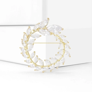 Klassische goldene Olivenzweig-Kranz-Brosche mit funkelnden Kristall-Zirkonia für Damen