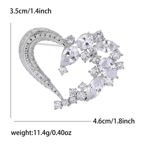 Elegante spilla a cuore con cristalli di zirconia in argento per abiti da donna